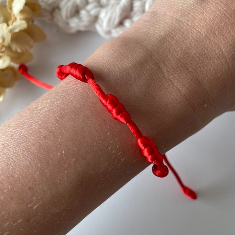 😱😱El verdadero y oscuro significado de llevar una pulsera roja📿 en la mano izquierda🖐.‼️aquí te contamos todos…‼ TOCA LAS LETRAS AZULES PARA CONOCERLO👇👇👇👇